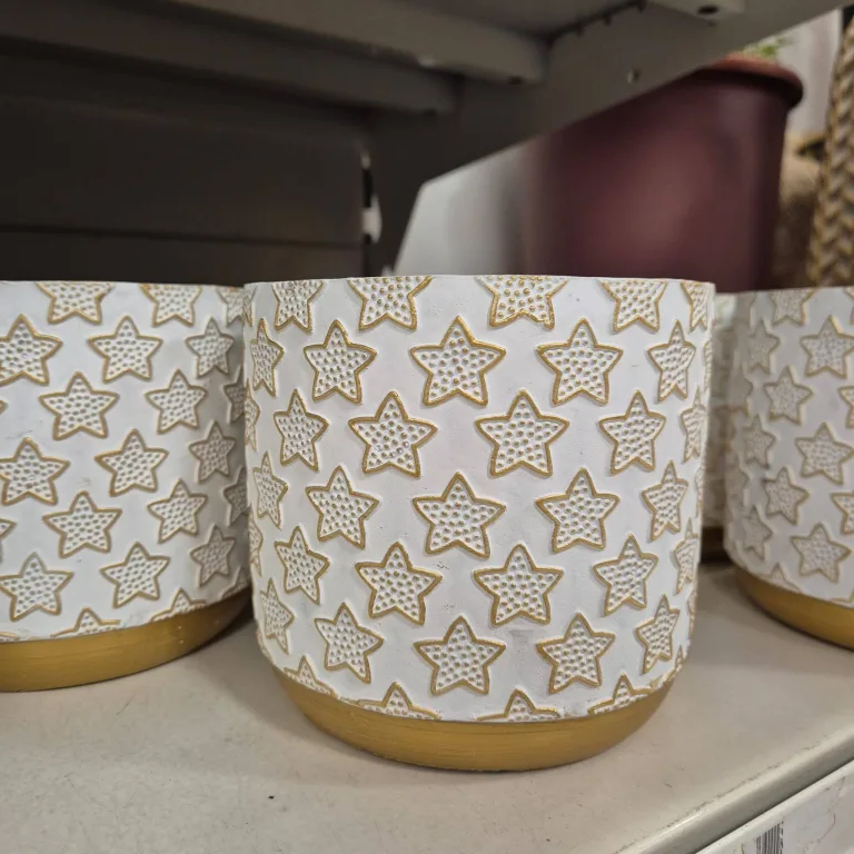 Osłonka na doniczkę ceramiczna biała świąteczna w złote gwiazdki 12cm