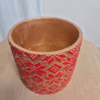 Osłonka na doniczkę ceramiczna złota świąteczna w czerwone śnieżynki 12cm