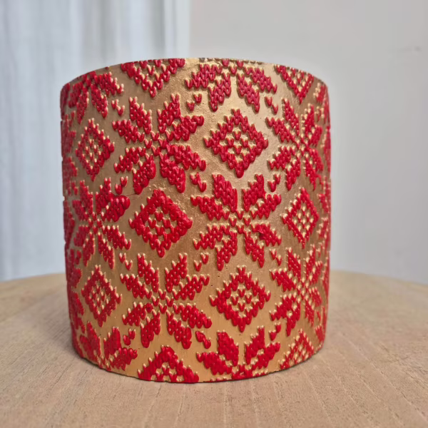 Osłonka na doniczkę ceramiczna złota świąteczna w czerwone śnieżynki 12cm
