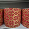 Osłonka na doniczkę ceramiczna złota świąteczna w czerwone śnieżynki 12cm