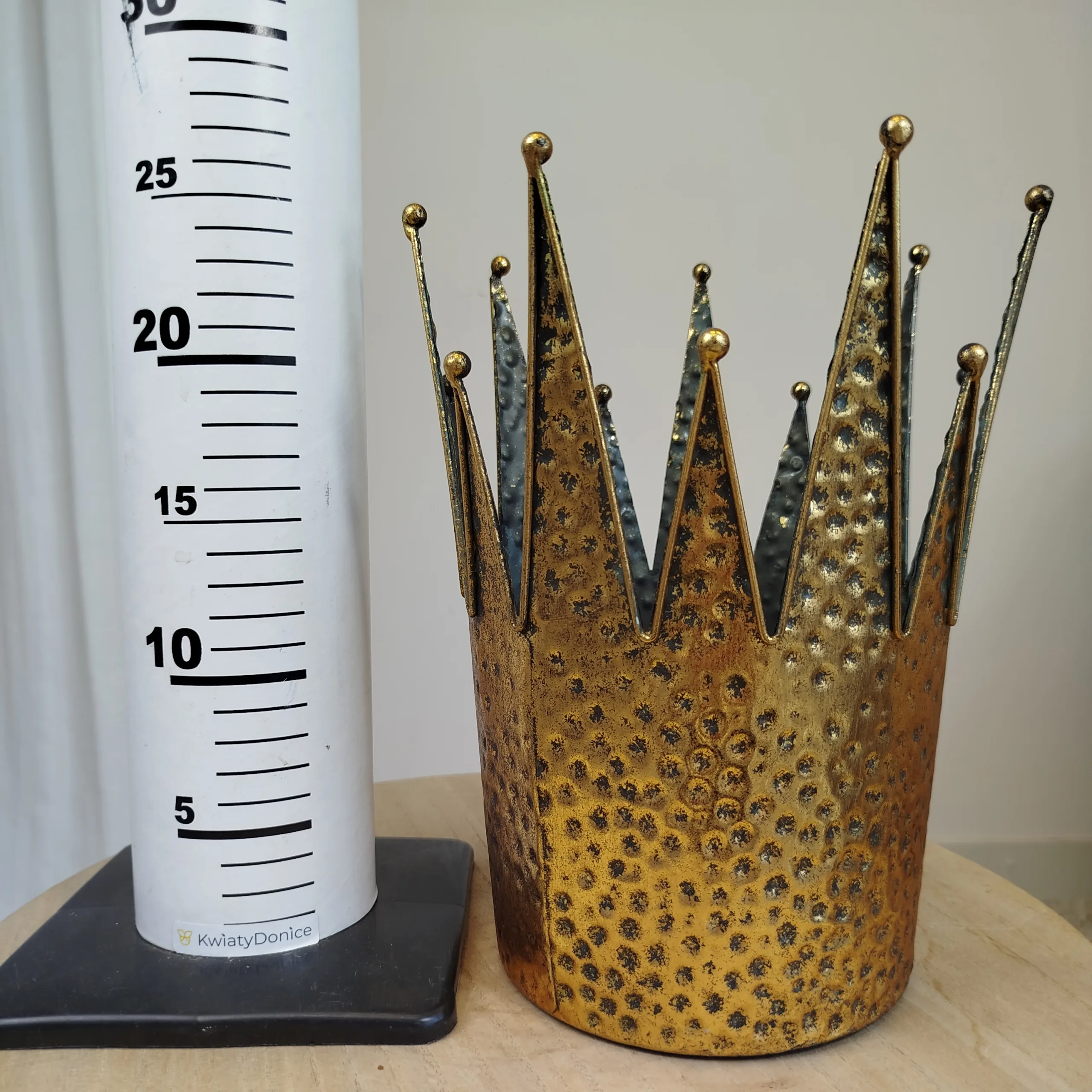 Osłonka na doniczkę metalowa złota korona