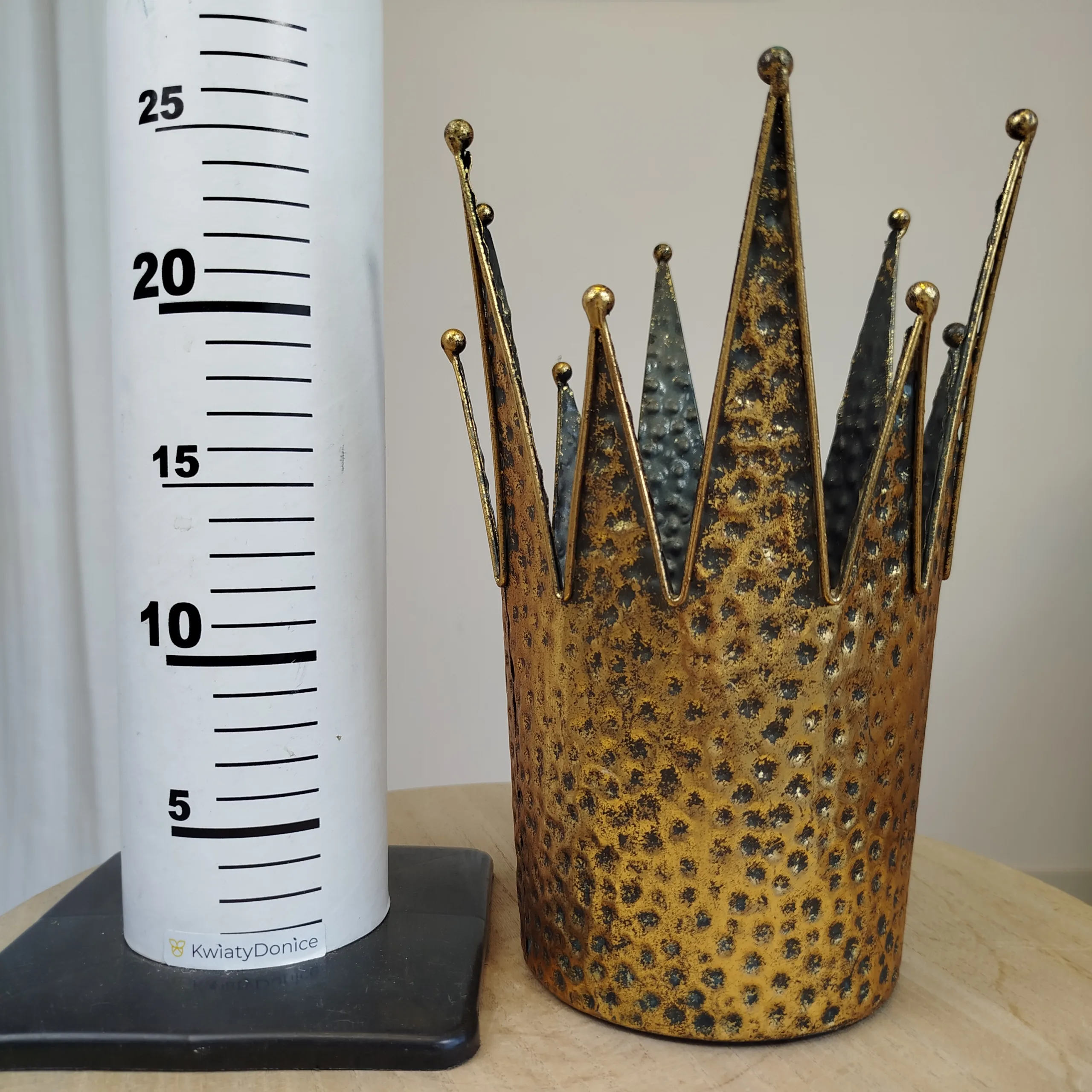 Osłonka na doniczkę metalowa złota korona