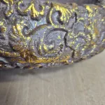 Osłonka na doniczkę betonowa brązowa ze złotymi zdobieniami 20x10cm