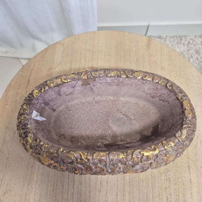 Osłonka na doniczkę betonowa brązowa ze złotymi zdobieniami 20x10cm