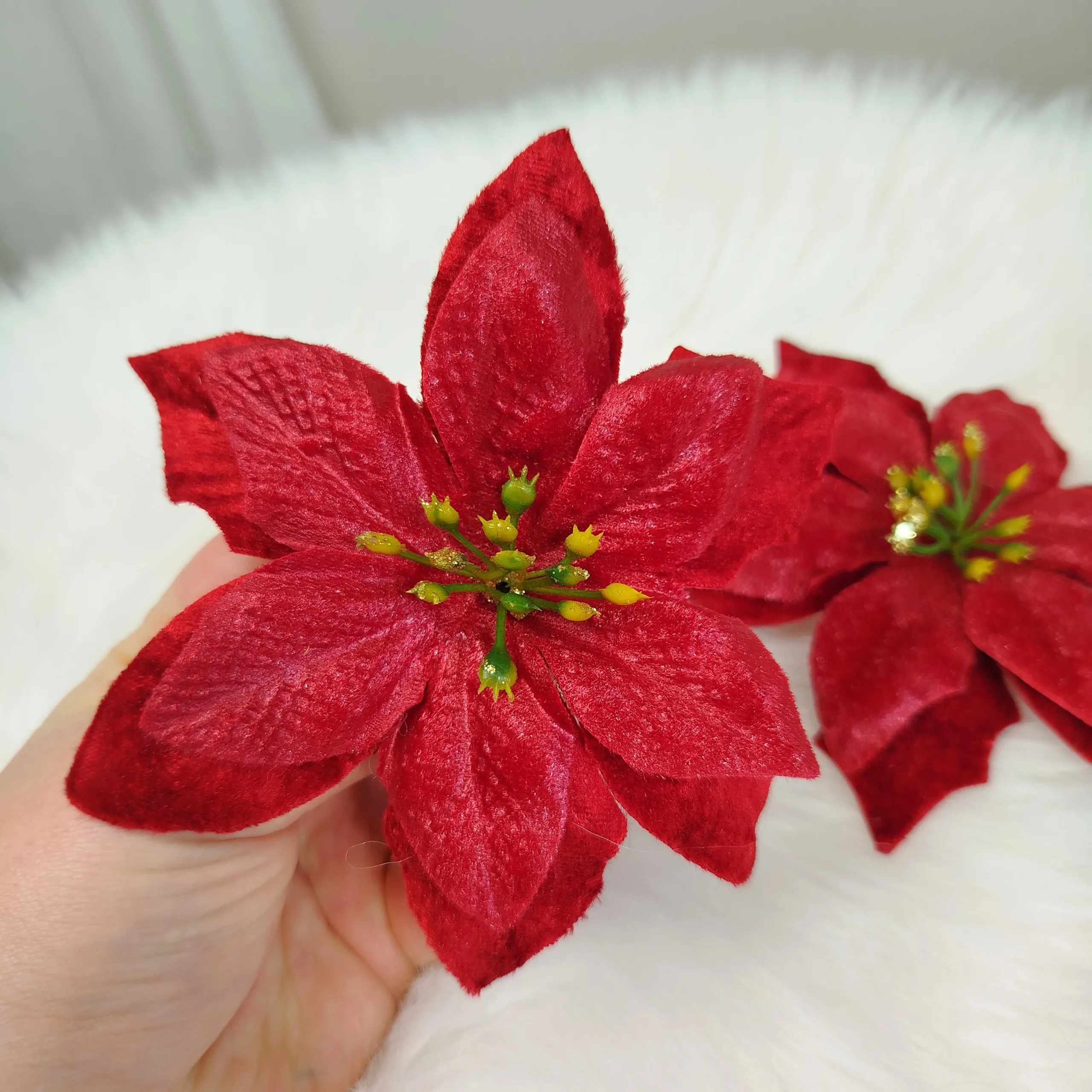 Poinsecja, gwiazda betlejemska czerwona na klipsie 2szt