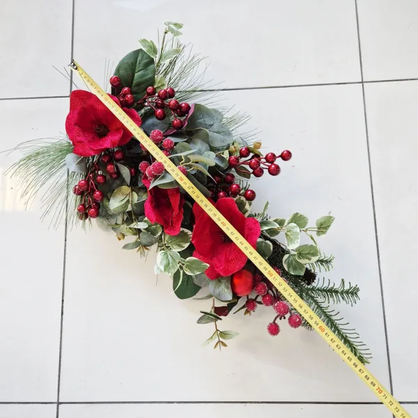 Stroik na drzwi świąteczny bożonarodzeniowy czerwone kwiaty sztuczny 65cm