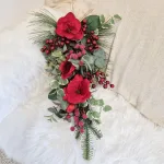 Stroik na drzwi świąteczny bożonarodzeniowy czerwone kwiaty sztuczny 65cm