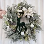 Wianek na drzwi świąteczny bożonarodzeniowy sztuczny z jeleniem zielonym 65cm