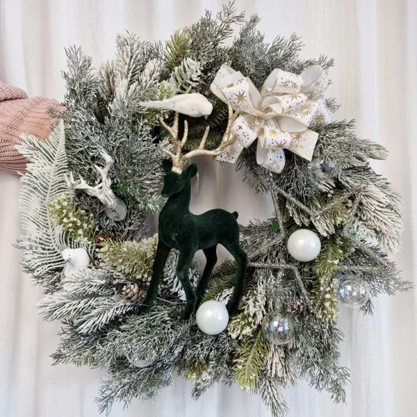 Wianek na drzwi świąteczny bożonarodzeniowy sztuczny z jeleniem zielonym 65cm