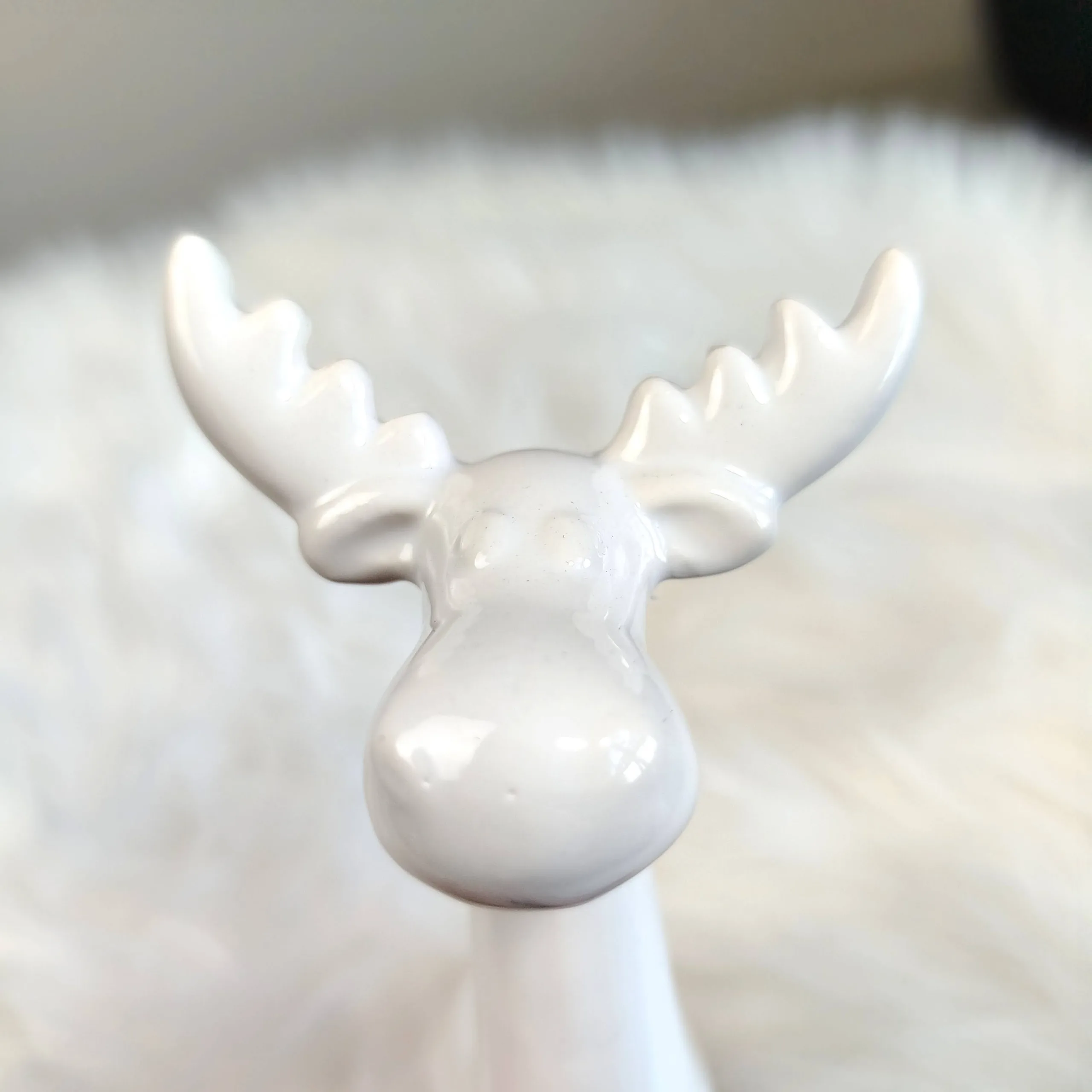 Renifer biały ceramiczny świąteczna figurka 15cm