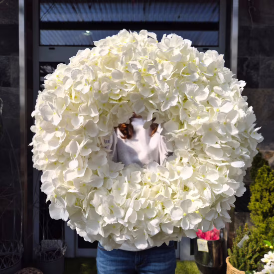 wianek z sztucznych hortensji