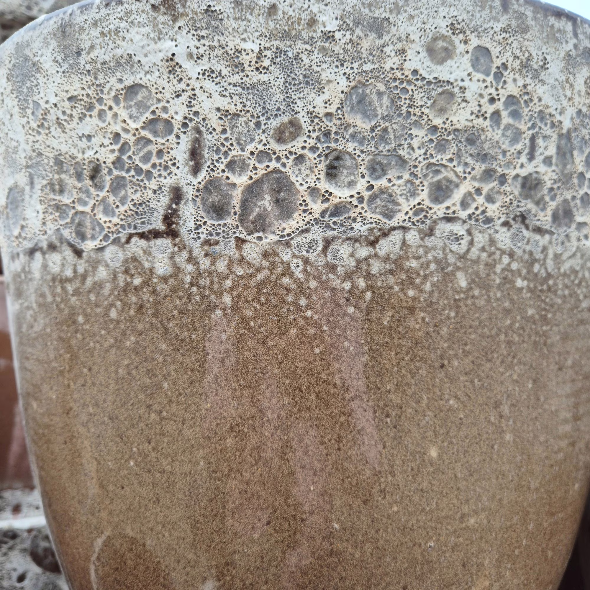 Doniczka ceramiczna brązowa z efektem lawy wulkanicznej 30cm