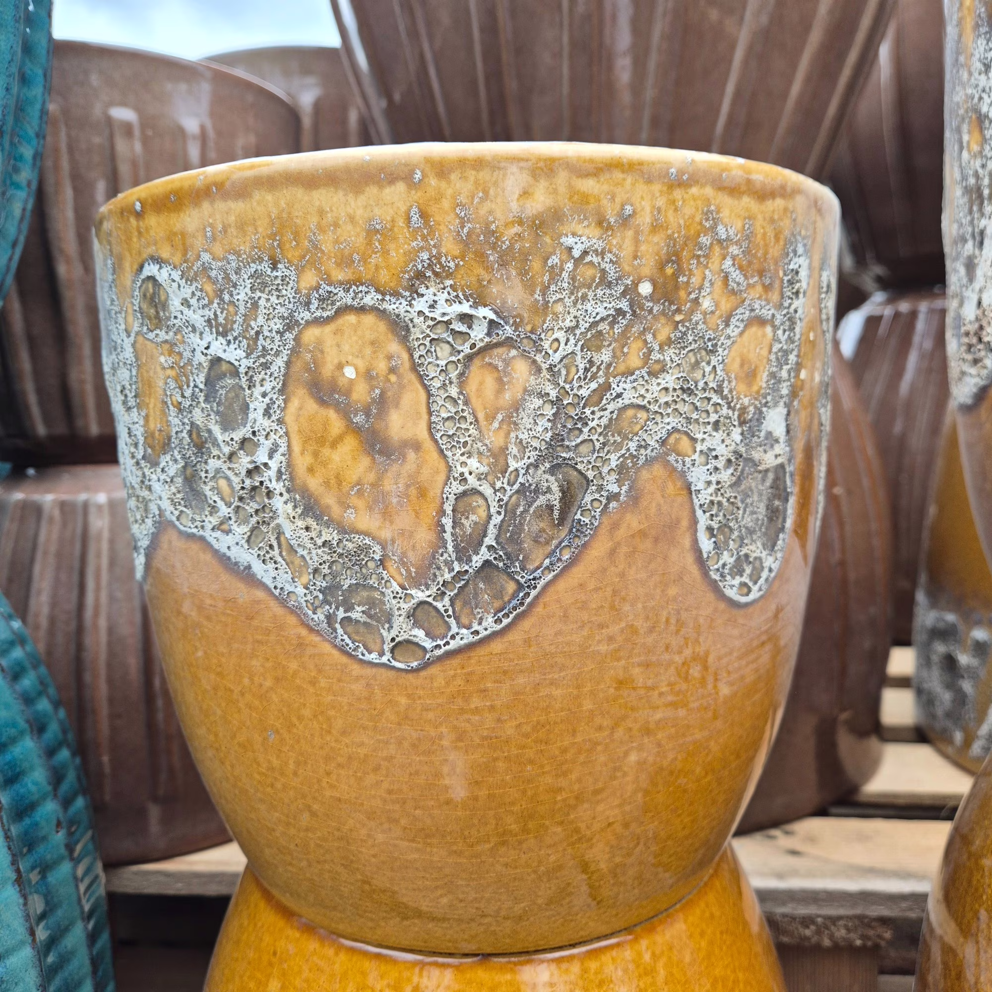 Doniczka ceramiczna musztardowa z efektem lawy wulkanicznej 25cm