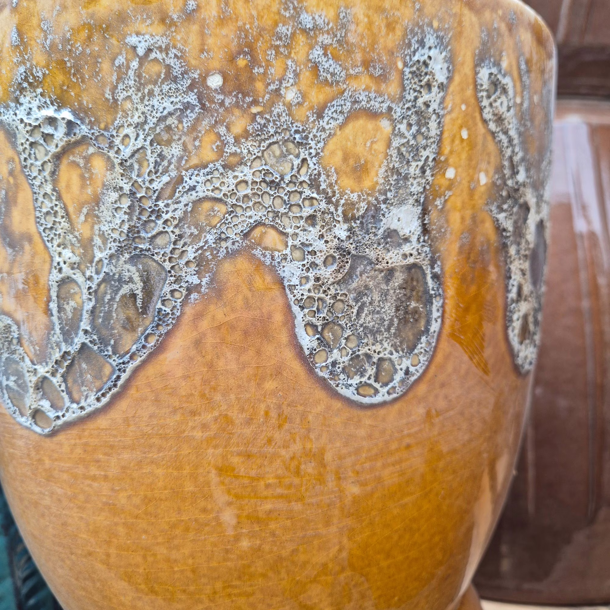 Doniczka ceramiczna musztardowa z efektem lawy wulkanicznej 25cm
