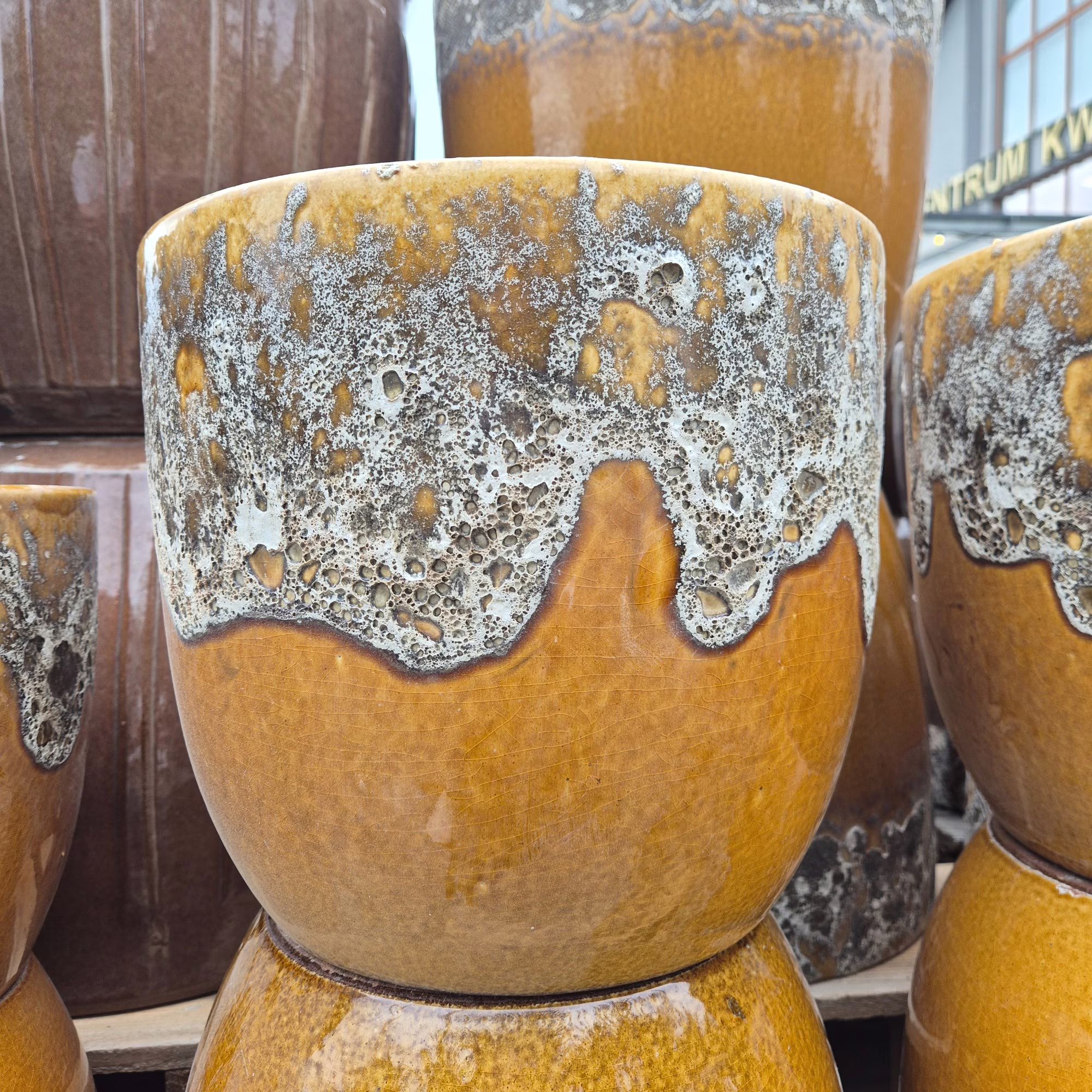 Doniczka ceramiczna musztardowa z efektem lawy wulkanicznej 30cm