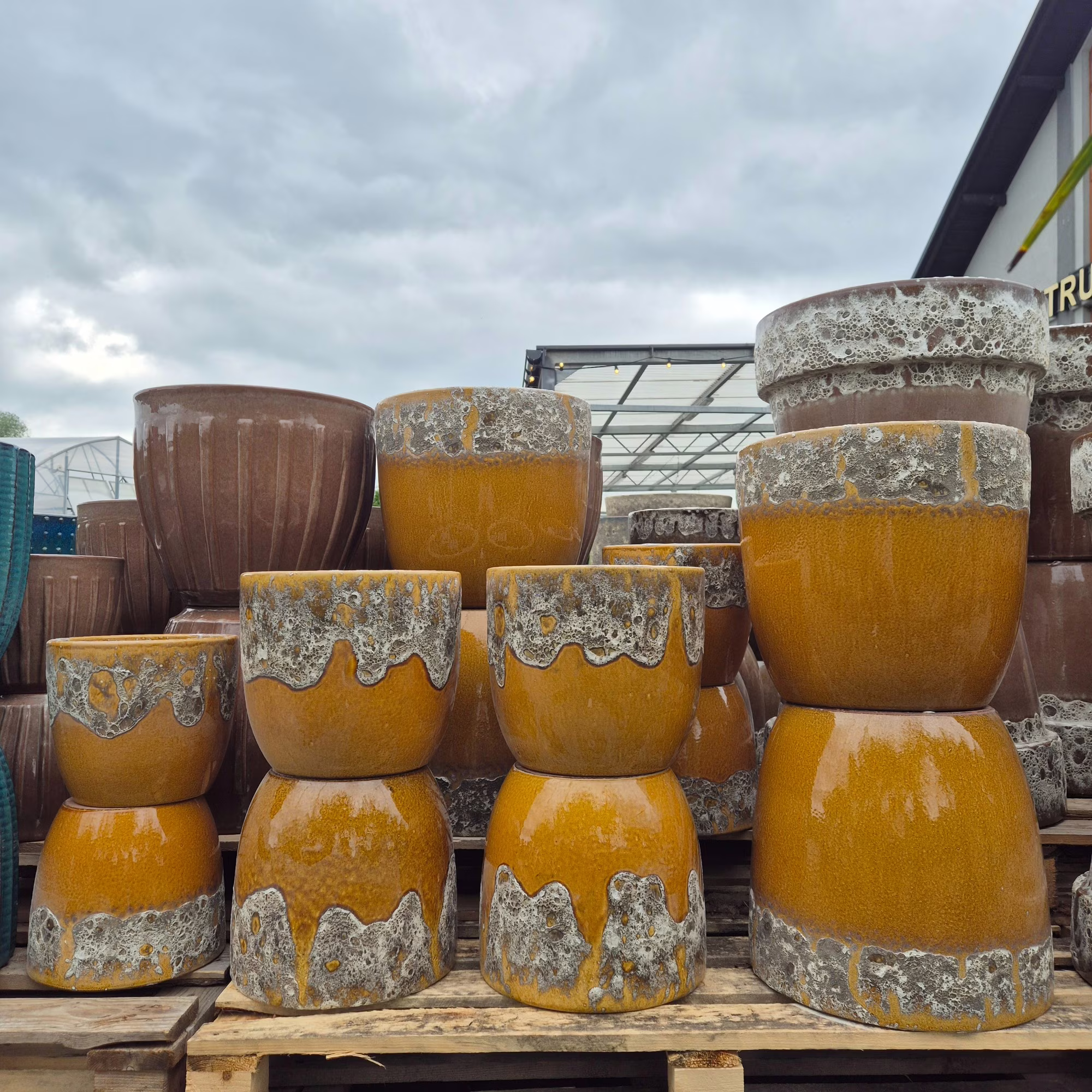 Doniczka ceramiczna musztardowa z efektem lawy wulkanicznej 30cm
