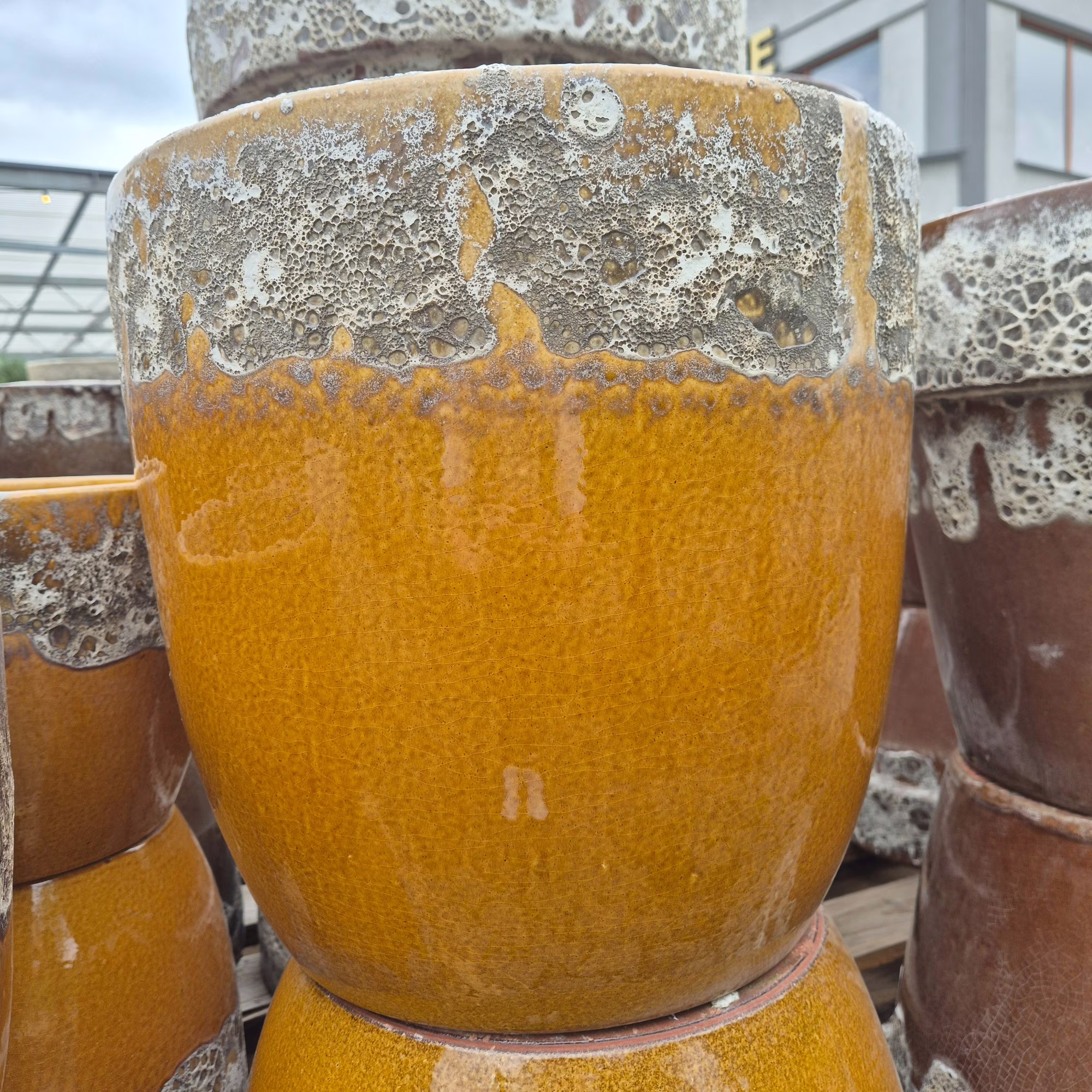 Doniczka ceramiczna musztardowa z efektem lawy wulkanicznej 38cm