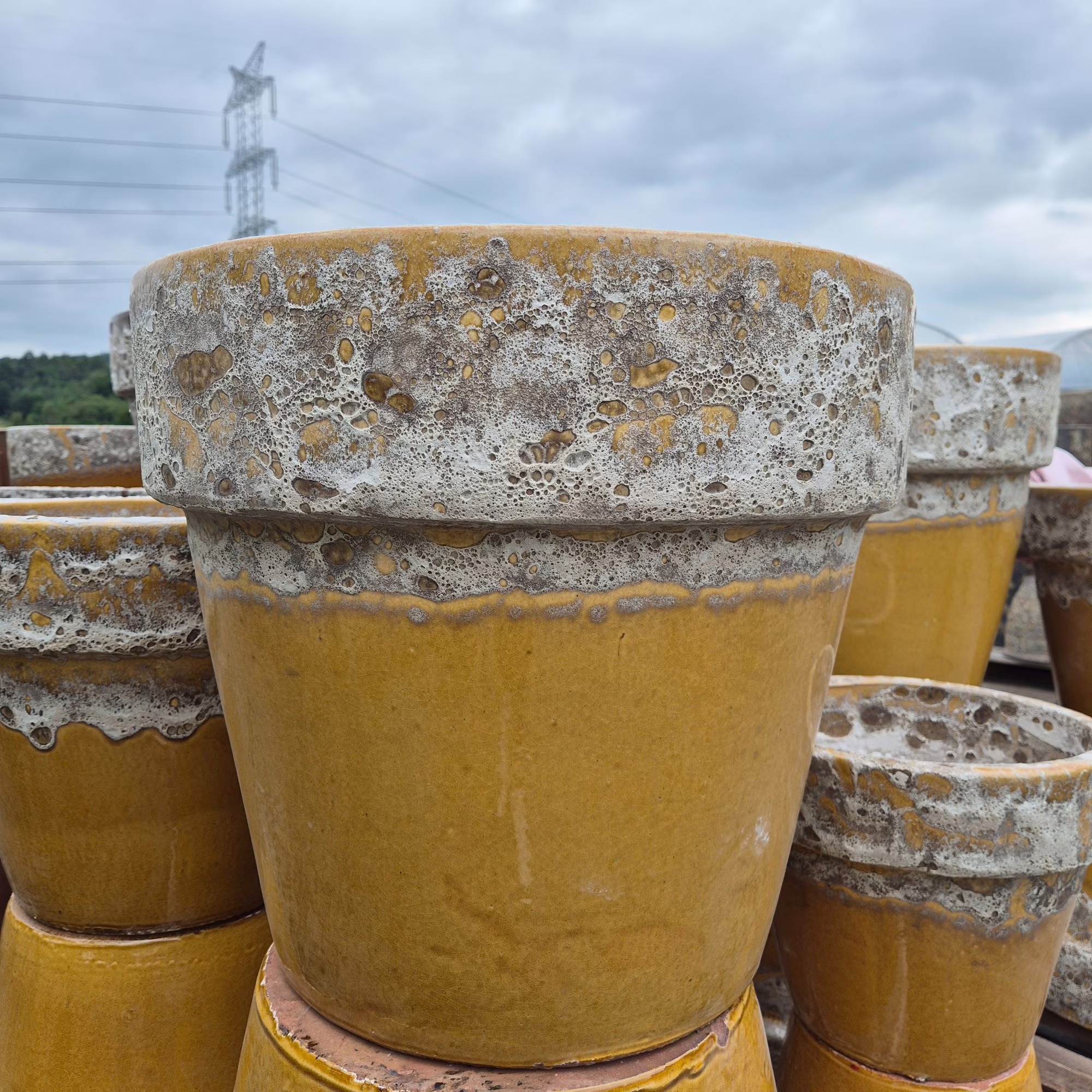 Doniczka ceramiczna stożkowa musztardowa lawa wulkaniczna 49cm
