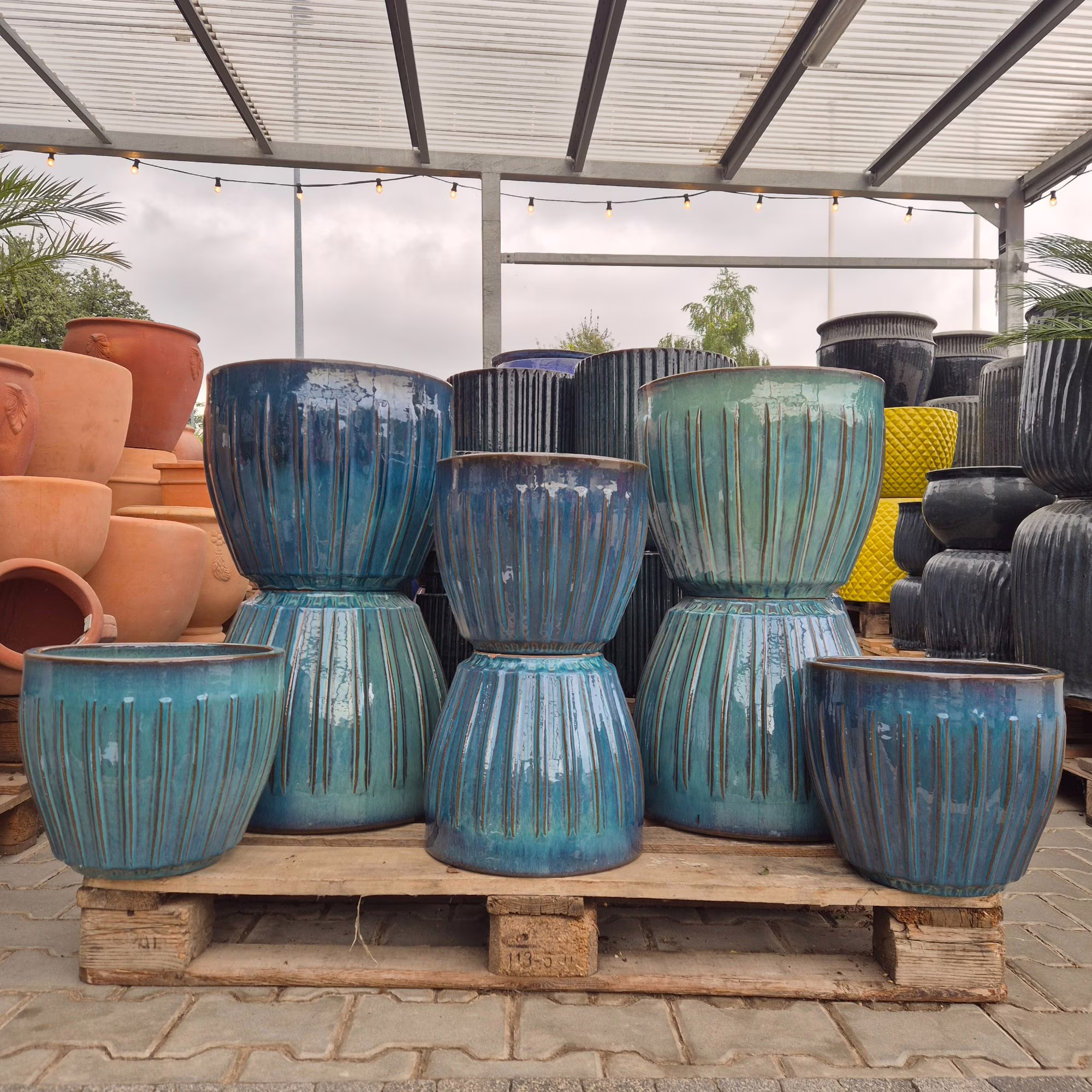 Doniczka ceramiczna stożkowa ryflowana morska 25cm