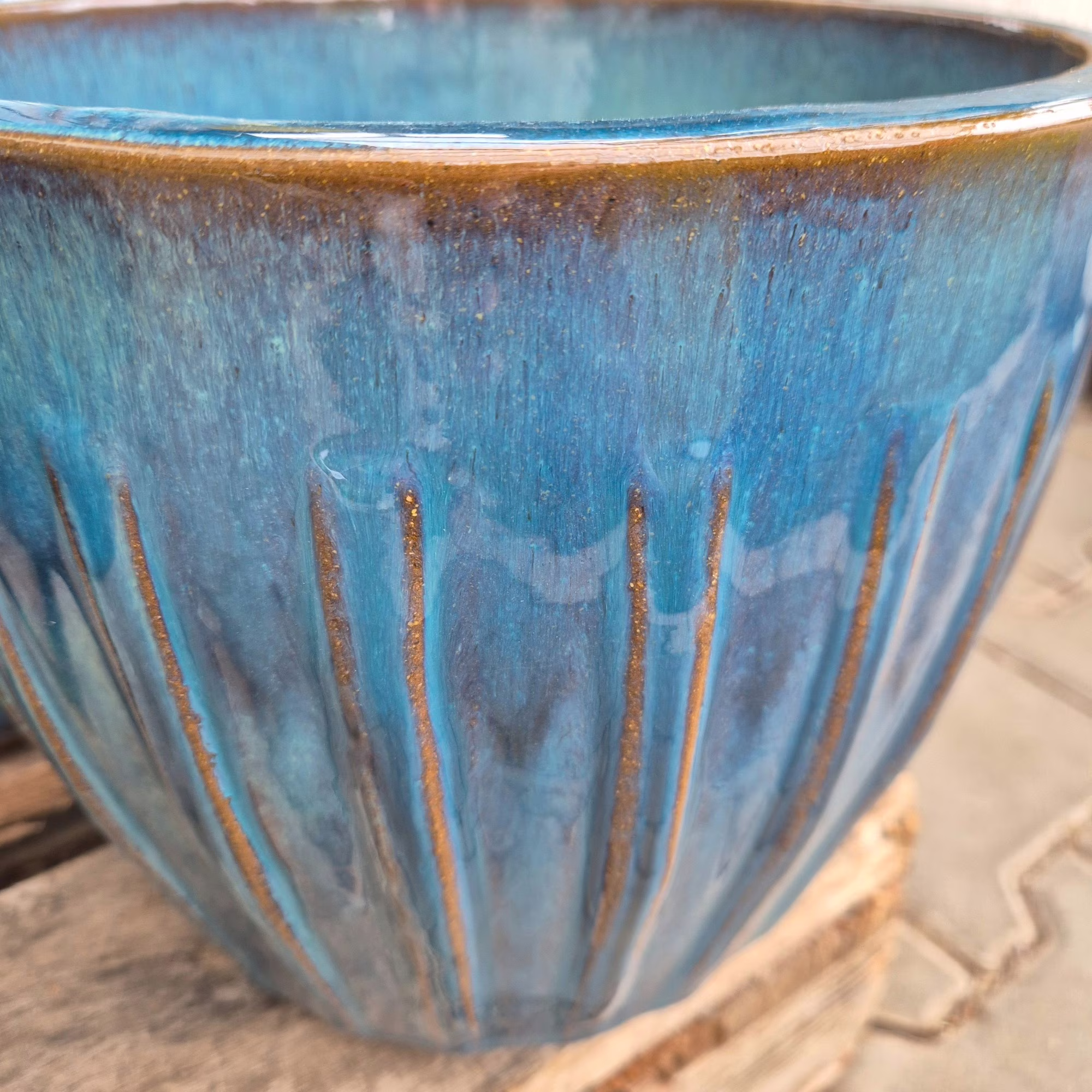 Doniczka ceramiczna stożkowa ryflowana morska 32cm