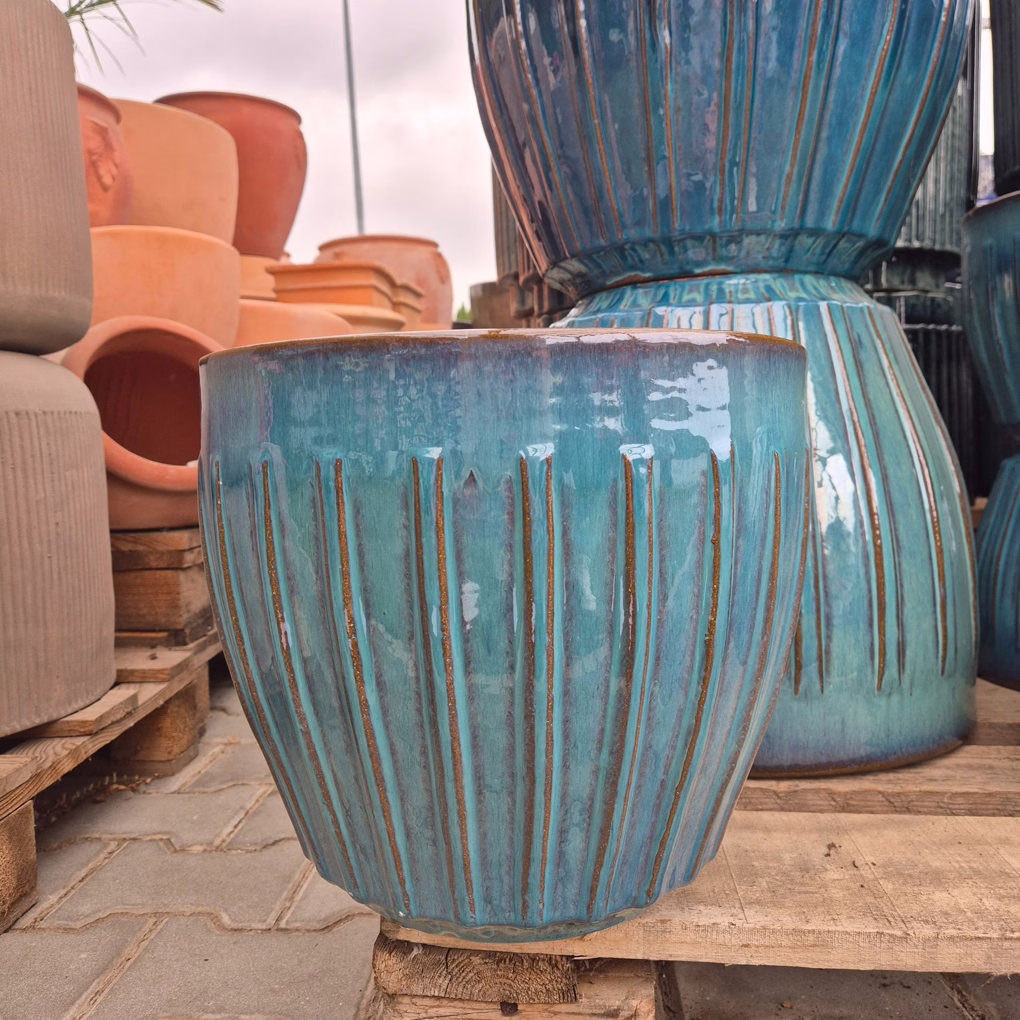 Doniczka ceramiczna stożkowa ryflowana morska 32cm