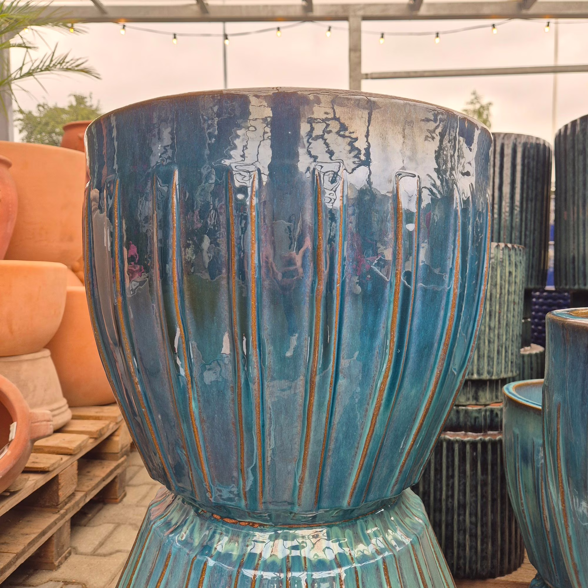 Doniczka ceramiczna stożkowa ryflowana morska 41cm