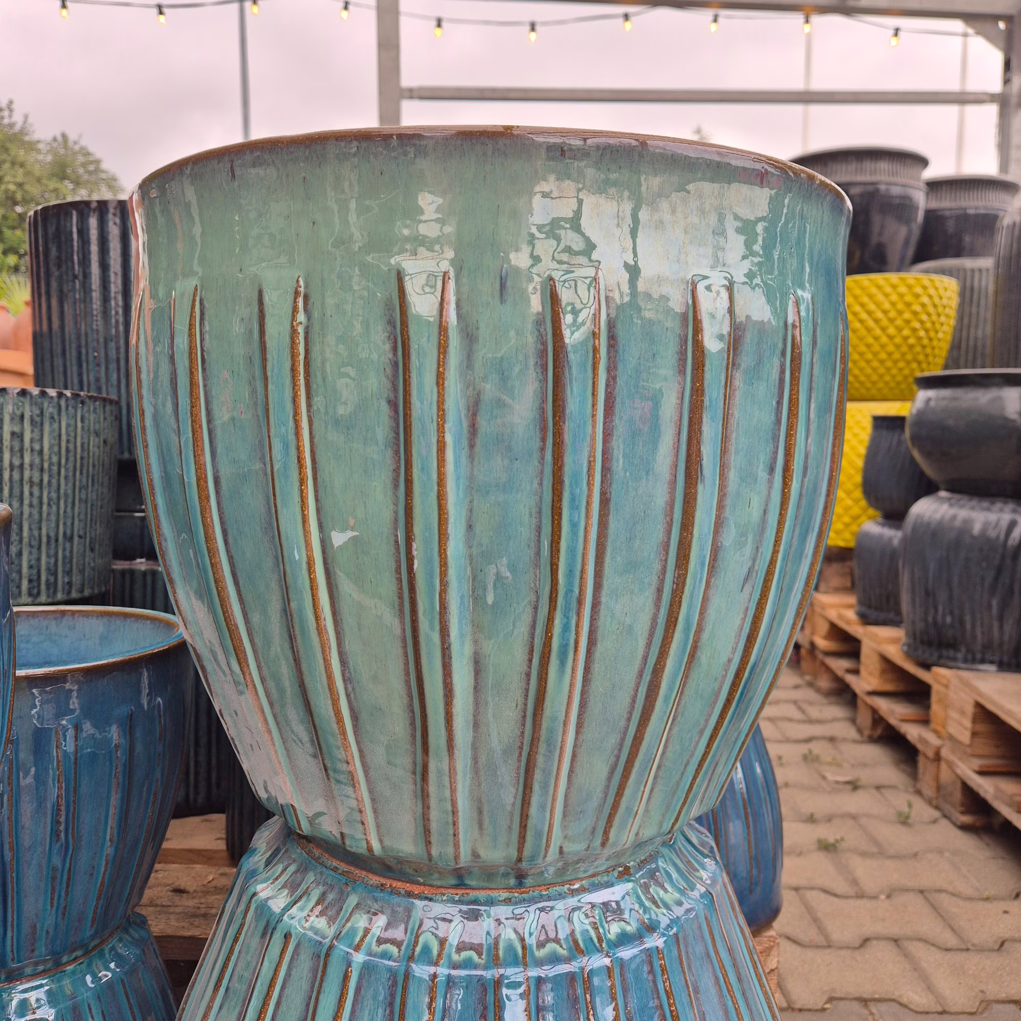 Doniczka ceramiczna stożkowa ryflowana morska 41cm