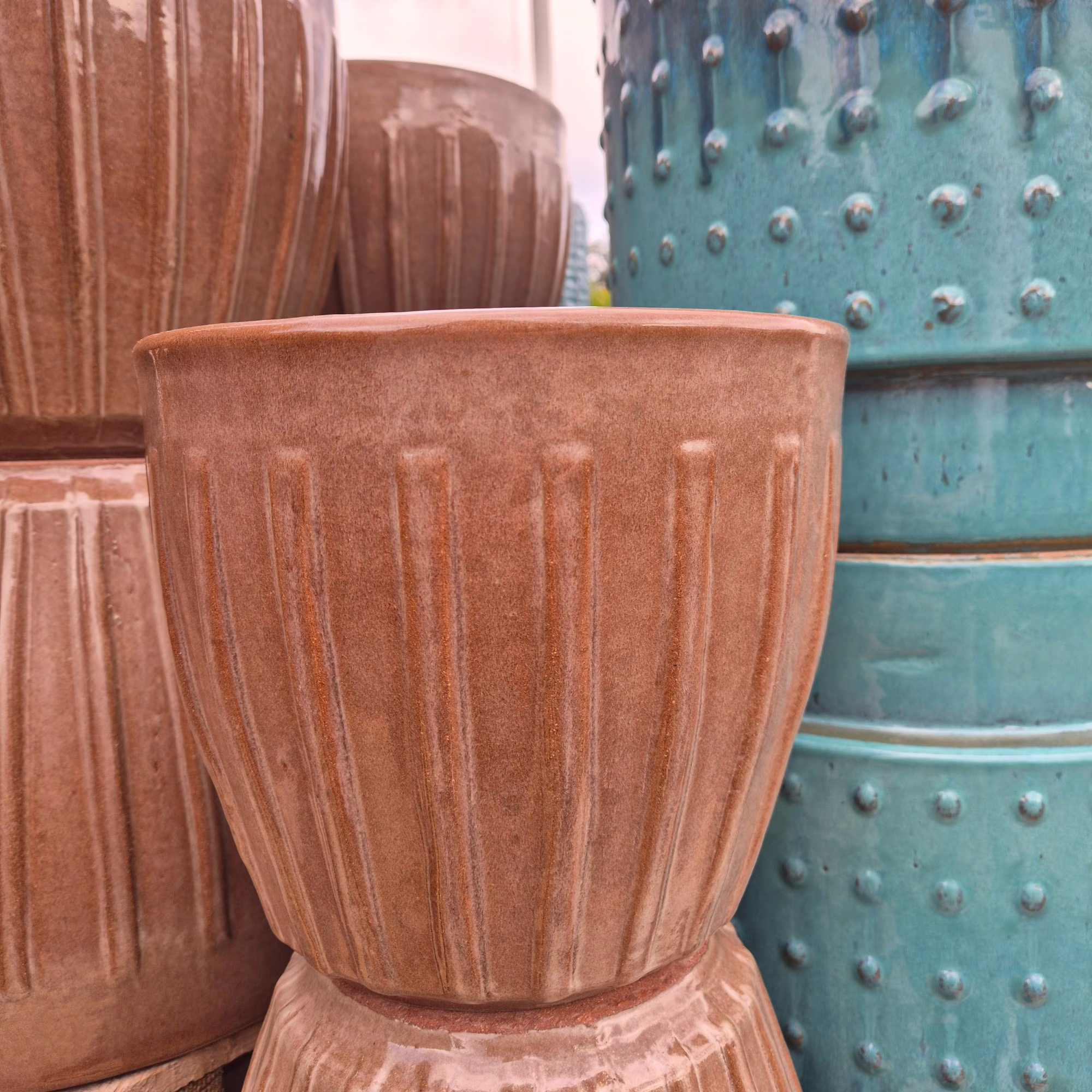 Doniczka ceramiczna stożkowa ryflowana brązowa 26cm