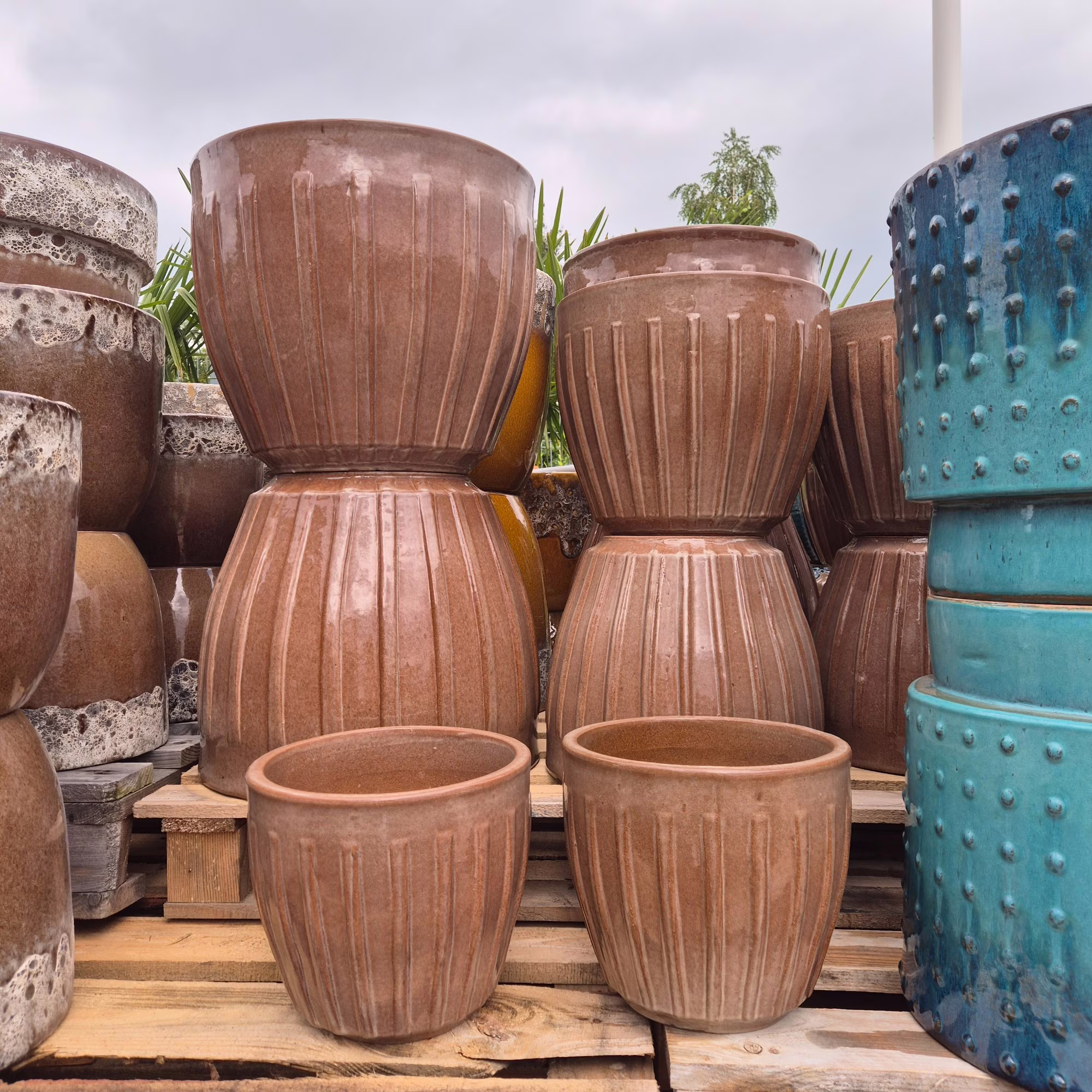 Doniczka ceramiczna stożkowa ryflowana brązowa 26cm
