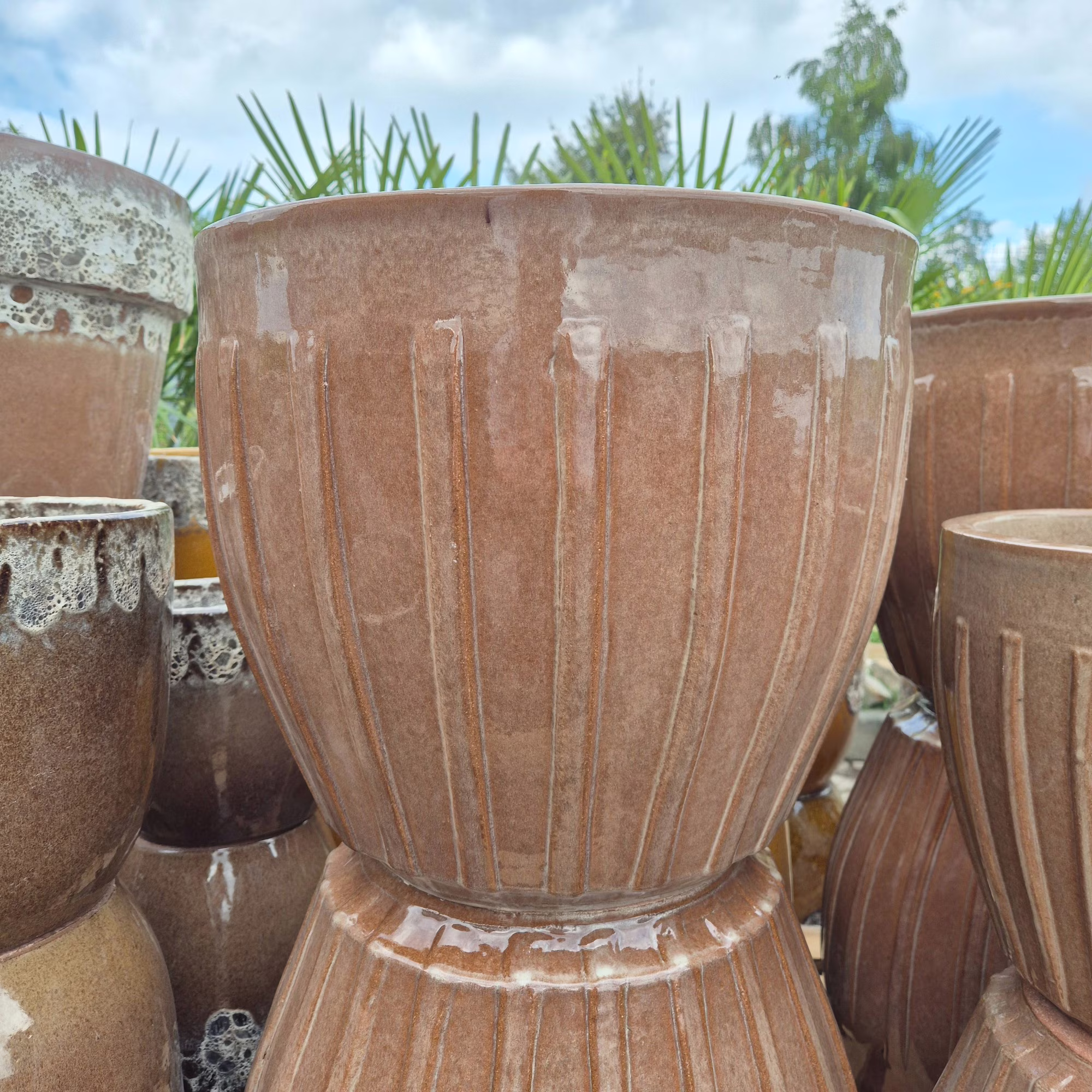 Doniczka ceramiczna stożkowa ryflowana brązowa 42cm